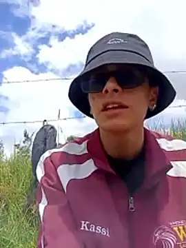 cuervo_maniaco (M young) - Down pants Public and cum on feets risck