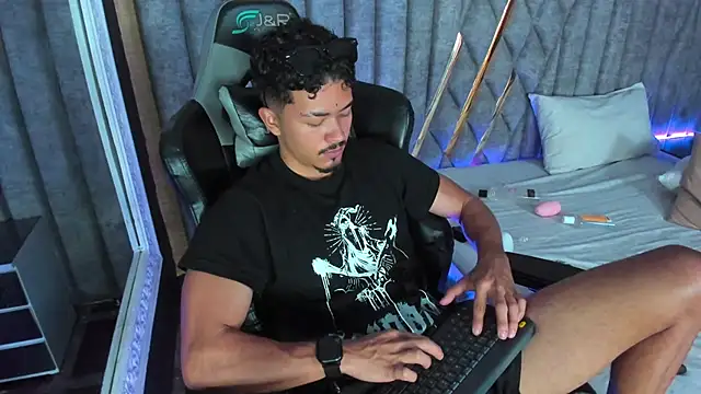 nicolaikarav (M young) - Tickling my feet