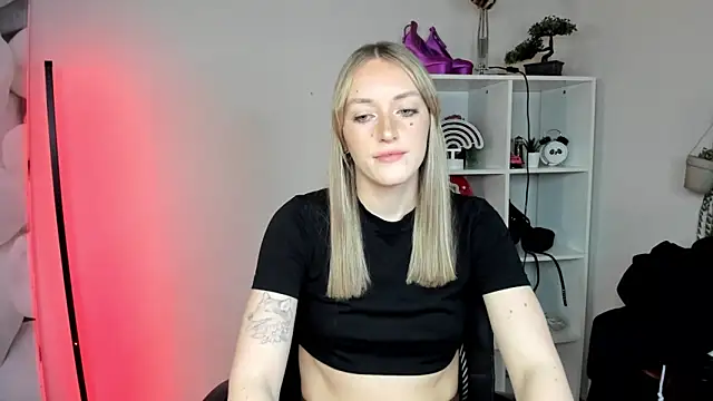 EvelynBlond webcam