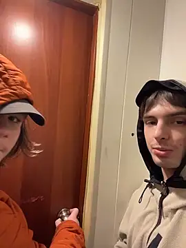 desiredude9 - Desiredude9's free webcam