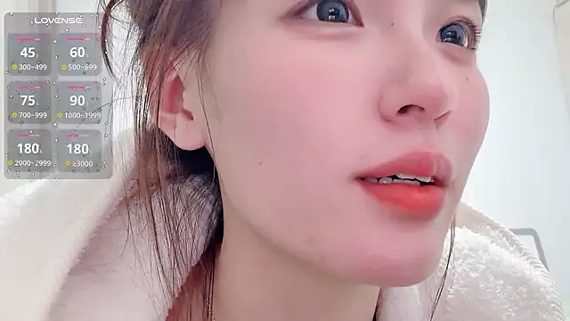 H-2005 – webcam model profile photo