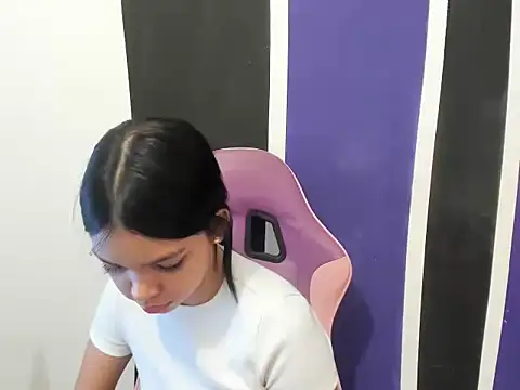 shy_luna18 - Shy_luna18's free webcam - UK Sex Cams