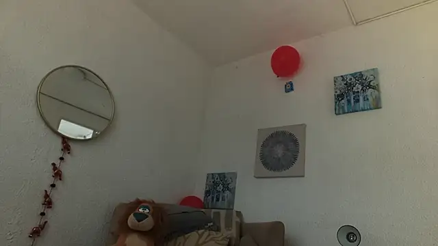 CarolineAikos webcam