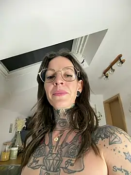 BrownieyQueen webcam