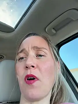 Webcam Model (Skyellar)  is live.Free join now!