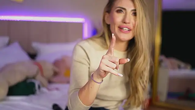 EvellineClaire webcam