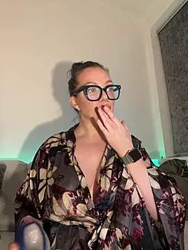 Webcam Model (FemDom_RubyKnightXXO)  is live.Free join now!