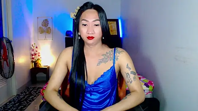 LovelyQueen69 webcam
