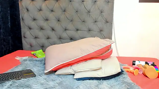 nahiroby_ebony webcam