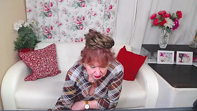 YourHotGranny webcam