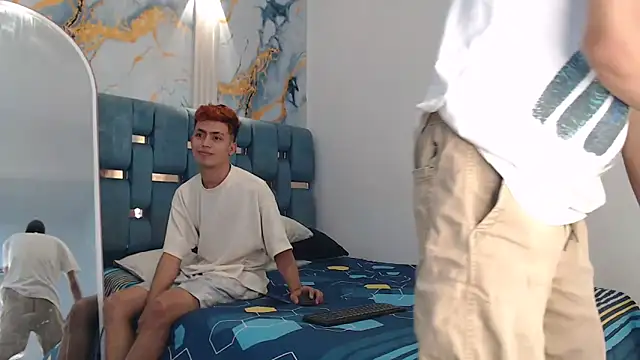 VERY_HOT_GUYS webcam