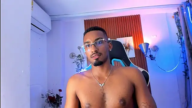 darwin_mayo - Darwin_mayo's free webcam