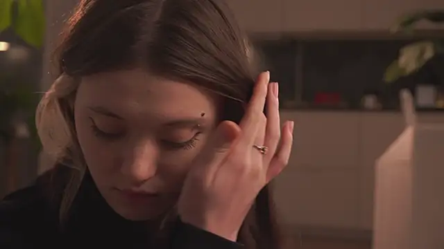 eleniroeber (F teen) - Biting and licking lips close to the cam