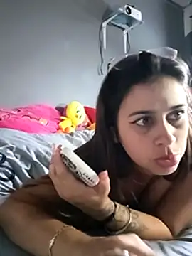 latina_sexy1 (F young) - Fingers in pussy