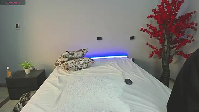 dracke_and_zara webcam