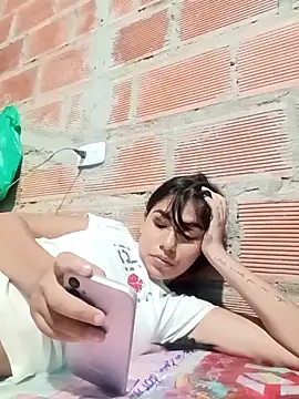 triana-hot18 (F teen) - A stranger touches my breasts