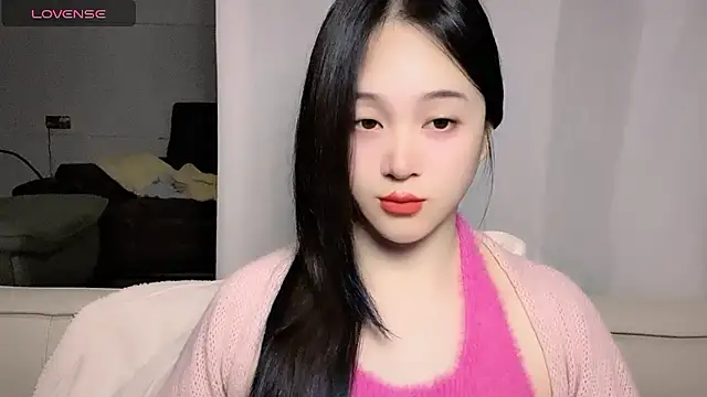 美女woaiqinqin在线直播