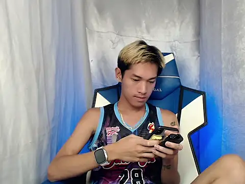 riks_tyler (Ask my age) - make me cum