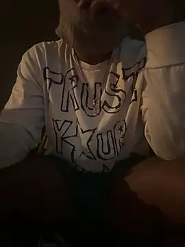 MIGHTYDEMONXXX webcam