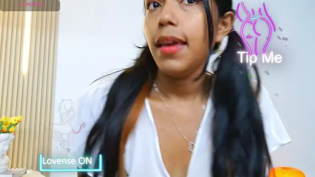 Pocahontaxxx1 webcam