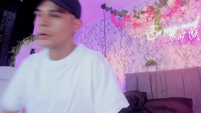 Bonny_and_carrot webcam