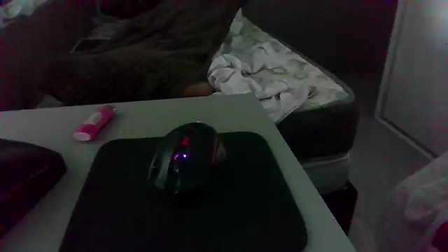 juninholekejr - JUNINHOLEKEJR's free webcam - UK Sex Cams