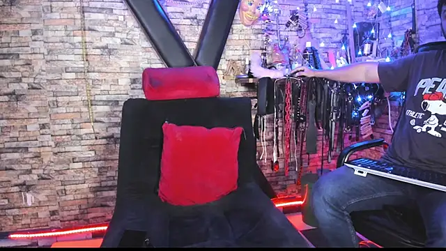 Liltildeman_moon webcam