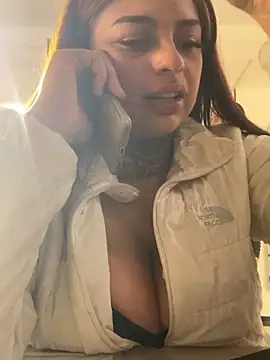 emilymoore_pink - EmilyMoore_Pink's free webcam