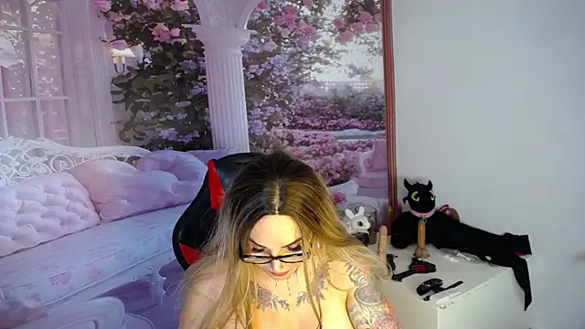 Layla-Wattson webcam