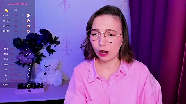 kindhazelhere_ - KindHazelHere_'s free webcam