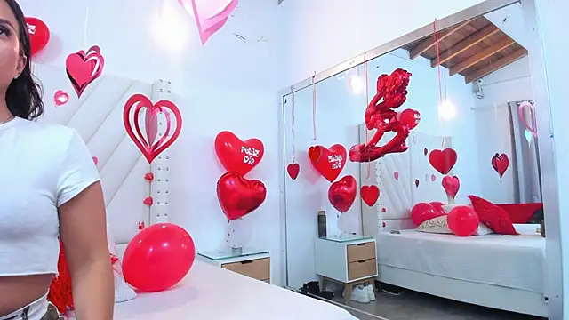 emilysweet2 - Emilysweet2's free webcam - UK Sex Cams