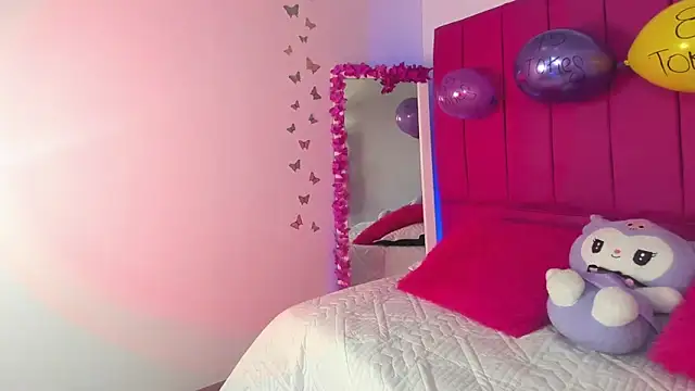 Mia_Miller001 webcam