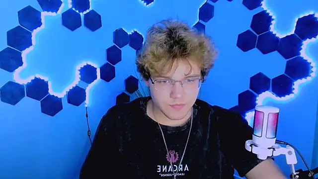 lucas_long_ (Ask my age) - show ass