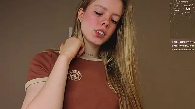 tiffinymergist (F teen) - Make my top shorter + Flashhh nipples