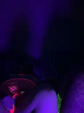 xsexycurvymilf (Ask my age) - change to neon party