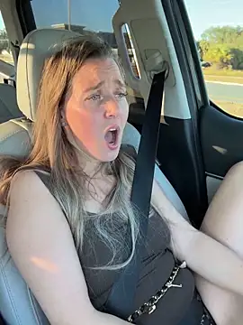 Webcam Model (Skyellar)  is live.Free join now!