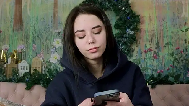 ivorywood_ (F young) - doggy pose naked