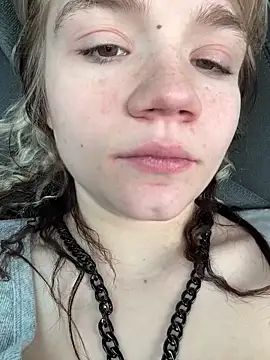 cutiepiespanks (F young) - 💦✨Play With Dildo in Truck✨💦