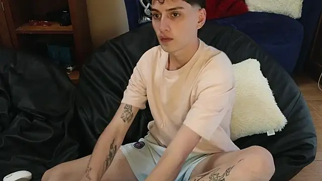 mrpicklesx23 - Mrpicklesx23's free webcam - UK Sex Cams