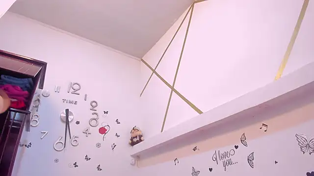 charlotte-11 - Charlotte-11's free webcam - UK Sex Cams