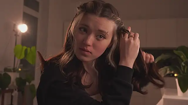 eleniroeber (F teen) - Gently touch my neck