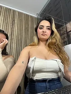 Antonella_Julieta webcam