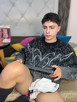 samu_hott (M young) - oil on the buttocks