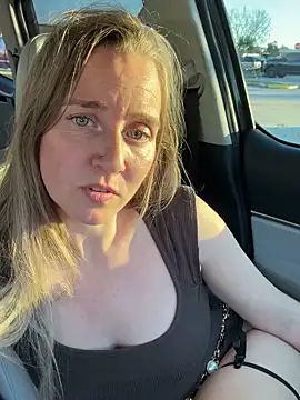 Webcam Model (Skyellar)  is live.Free join now!