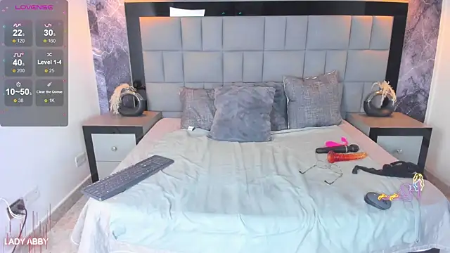 Your_Lady_Milf webcam