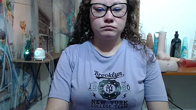 curly_greeneyed webcam