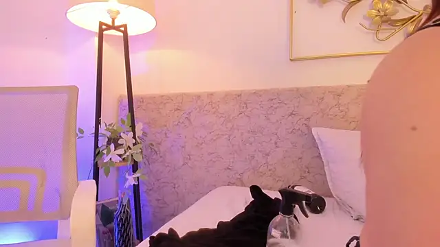 _malak (F young) - 1 finger in my asshole ☝️🍑💦