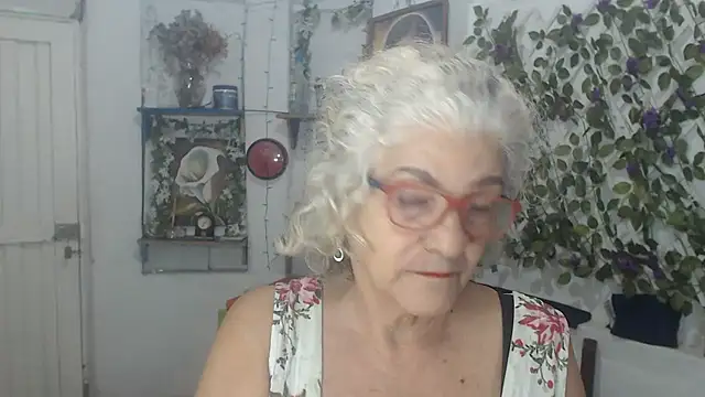 FunnyGrandma webcam