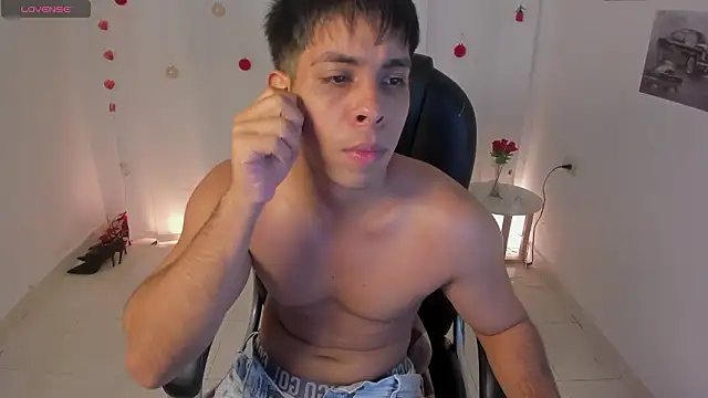 shooting_wilson - Shooting_wilson's free webcam - UK Sex Cams