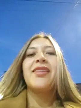 alana_69 (F young) - Running with my tits out in the park